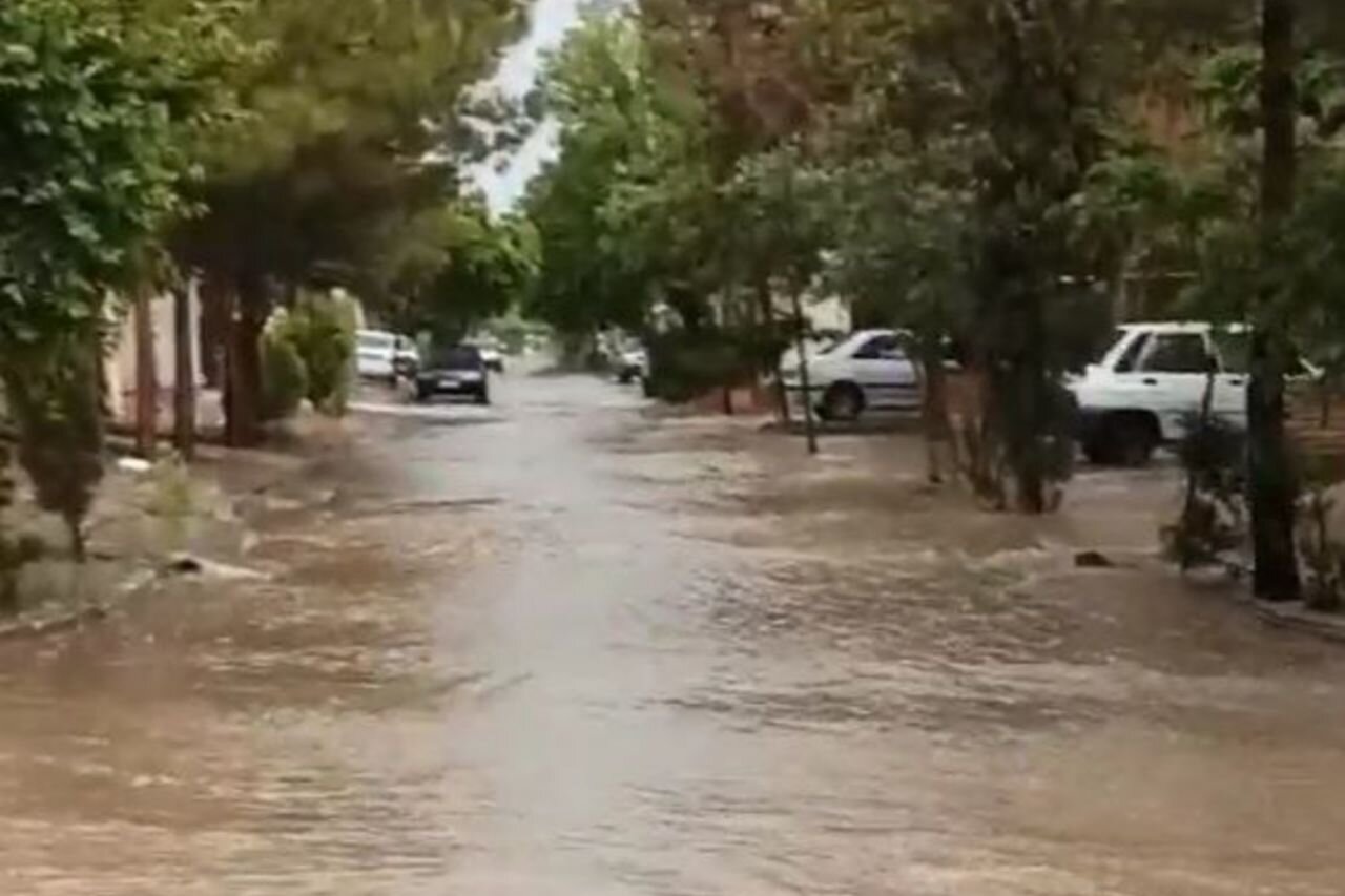 کمیته مدیریت بحران بردسکن در پی بارش شدید باران تشکیل شد