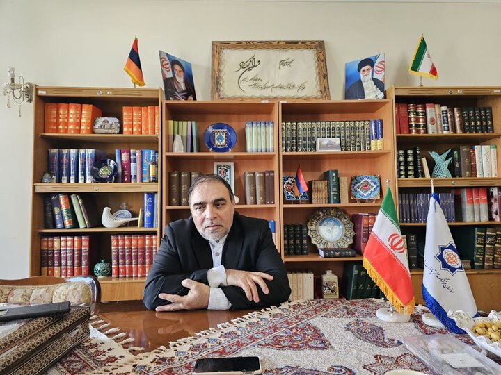 اهدای دو اثر ایرانی به موزه نسخ خطی ارمنستان