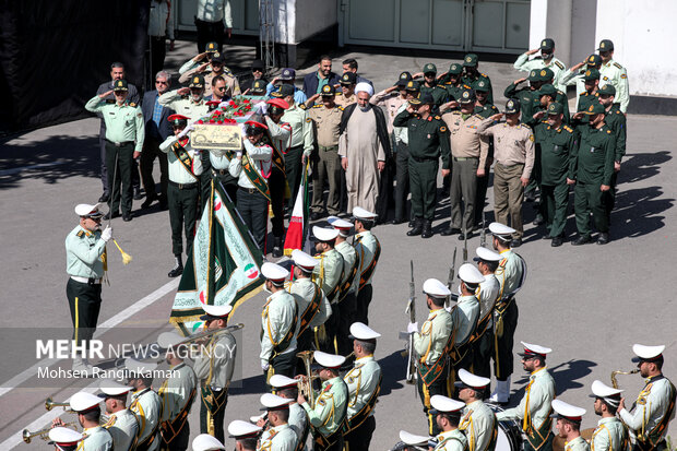تشییع پیکر شهید گمنام در فرماندهی انتظامی تهران بزرگ
