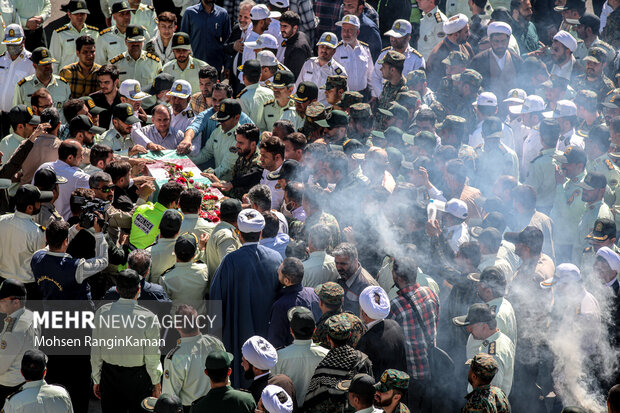 تشییع پیکر شهید گمنام در فرماندهی انتظامی تهران بزرگ