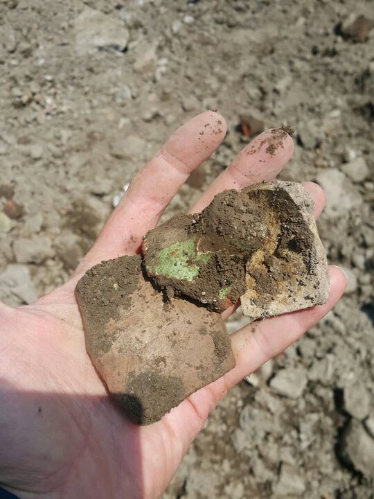 شواهدی از آثار تاریخی در خیابان باباطاهر همدان مشاهده شد