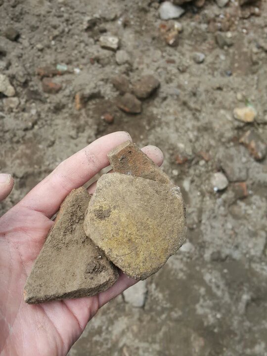 شواهدی از آثار تاریخی در خیابان باباطاهر همدان مشاهده شد