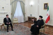 شريط فيديو... الرئيس الايراني يستقبل رئيس اقليم كردستان العراق