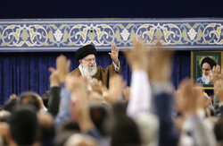 رہبر معظم انقلاب اسلامی سے حج انتظامیہ کے اہلکاروں نے ملاقات کی