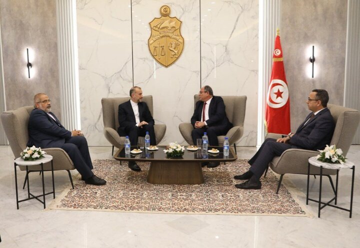 Iran FM reviews ways to bolster ties with Tunisia