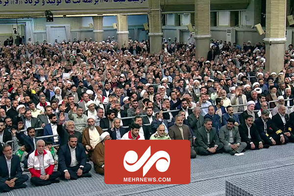نوای زیبای تلبیه در حسینیه امام خمینی(ره) نوای زیبای تلبیه در حسینیه امام خمینی(ره)