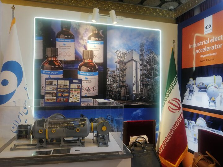 اسلامی از نمایشگاه دستاوردهای هسته‌ای ایران بازدید کرد