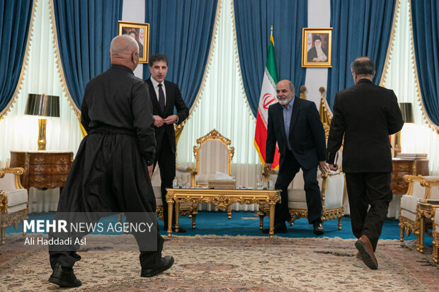 نیچروان بارزانی رئیس اقلیم کردستان عراق پیش از ظهر روز دوشنبه ۱۷ اردیبهشت ماه ۱۴۰۳ با علی‌اکبر احمدیان دبیر شورای عالی امنیت ملی دیدار و گفتگو کرد