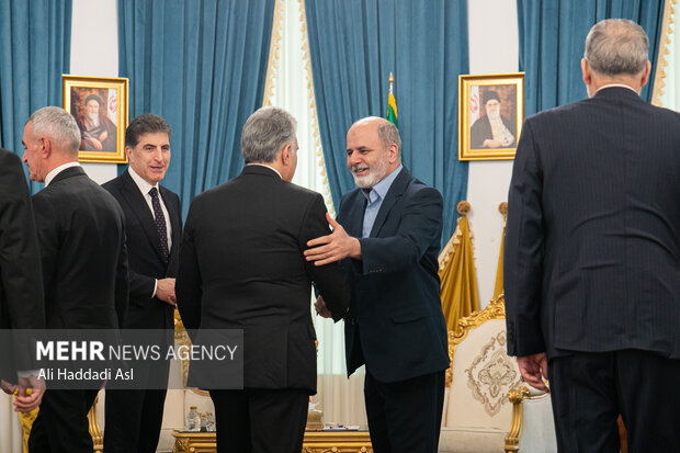 نیچروان بارزانی رئیس اقلیم کردستان عراق پیش از ظهر روز دوشنبه ۱۷ اردیبهشت ماه ۱۴۰۳ با علی‌اکبر احمدیان دبیر شورای عالی امنیت ملی دیدار و گفتگو کرد