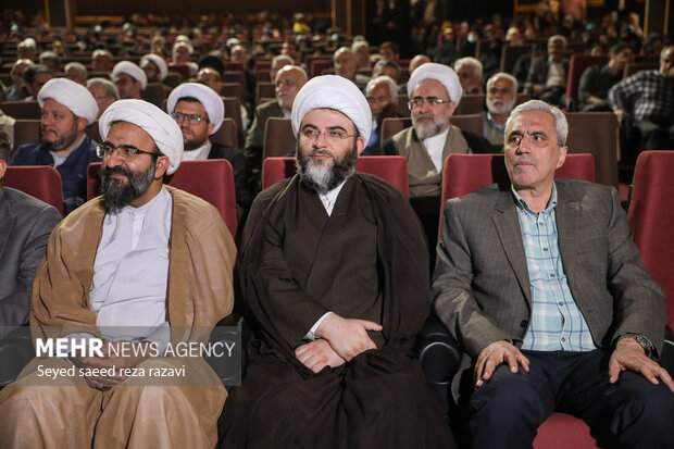 حجت الاسلام محمد قمی رییس سازمان تبلیغات اسلامی در آیین رونمایی از کتاب «رضای انقلاب» حضور دارد