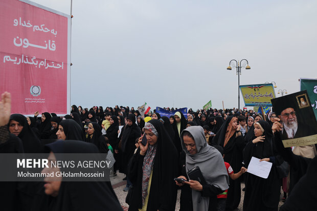 راهپیمایی در حمایت از خانواده و فرهنگ عفاف و حجاب در بوشهر
