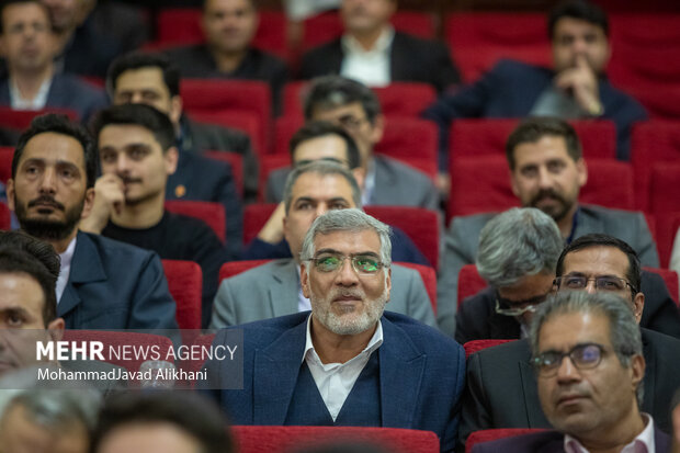 همایش انتخاباتی ائتلاف امنا با حضور نمایندگان منتخب مجلس و نامزدهای راه یافته به دور دوم انتخابات در محل سالن همایش کوثر مسجد امام صادق علیه السلام برگزار شد.