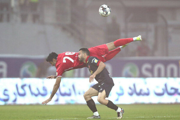 مقایسه عملکرد استقلال و پرسپولیس/ تاثیر منفی اخراج یک سرخپوش