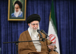 قائد الثورة في إيران يستقبل جمعا من قراء القرآن الكريم