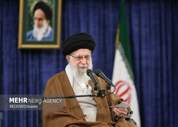 قائد الثورة في إيران يستقبل جمعا من قراء القرآن الكريم