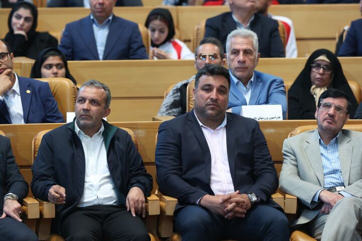 هرکسی قانون بداند از حق خود دفاع میکند / مبینی تاج سر ماست