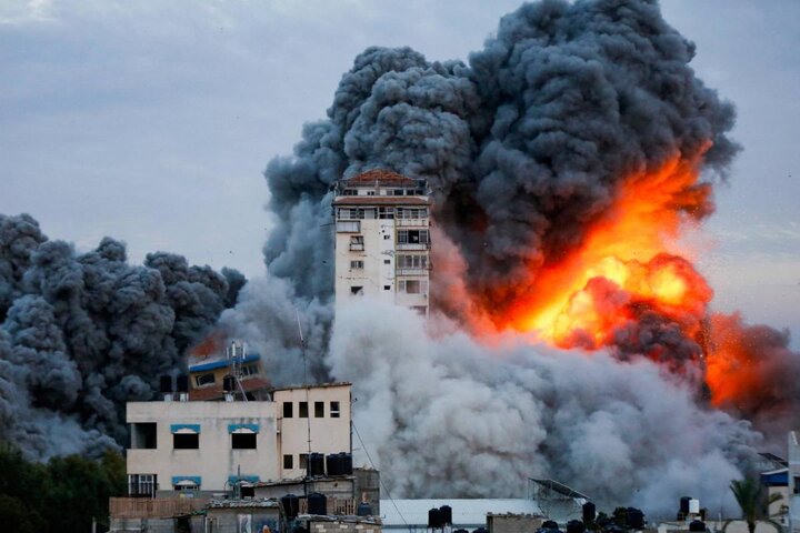 جنگنده‌های صهیونیستی مناطق مسکونی غزه و رفح را زیر آتش گرفتند