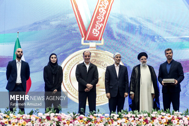 مراسم تجلیل از قهرمانان و مدال آوران ورزش کشور با حضور رئیس جمهور