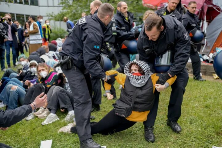 جرمنی، طلباء مظاہرین پر پولیس کا تشدد