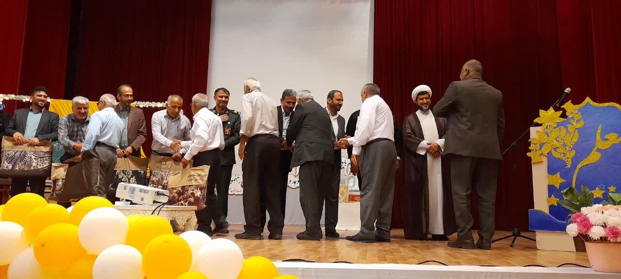 معلمان نقش بسزایی در آینده فرزندان کشور دارند