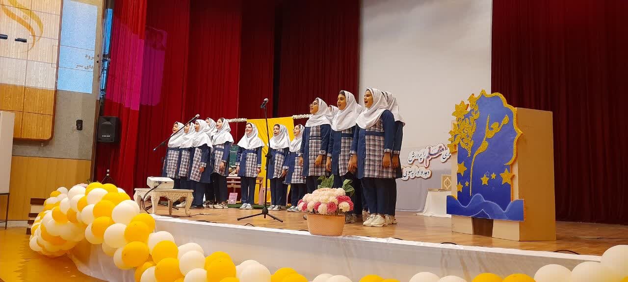 معلمان نقش بسزایی در آینده فرزندان کشور دارند