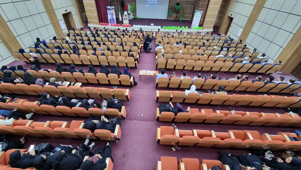 تکریم معلم در همه طول سال انجام شود