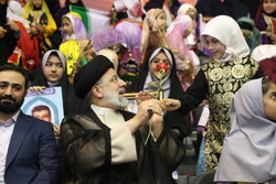 Tahran'da "Kızlar Günü" kutlaması yapıldı