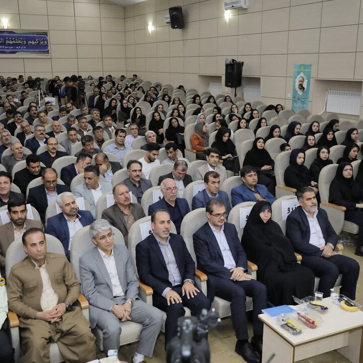 نقش معلمان در توسعه و پیشرفت کردستان حیاتی است