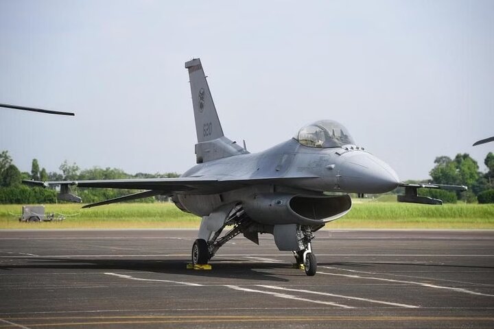 Singapore Air Force F-16 fighter jet crashes after takeoff