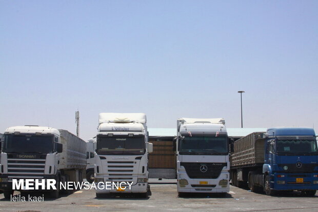 الجمارك الايرانية تخطط لتصدير 3 مليارات دولار من البضائع إلى العراق عبر منفذ مهران
