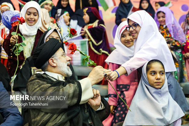 حجت الاسلام سید ابراهیم رئیسی رئیس جمهور در جشن بزرگ «دختران آرمانی»