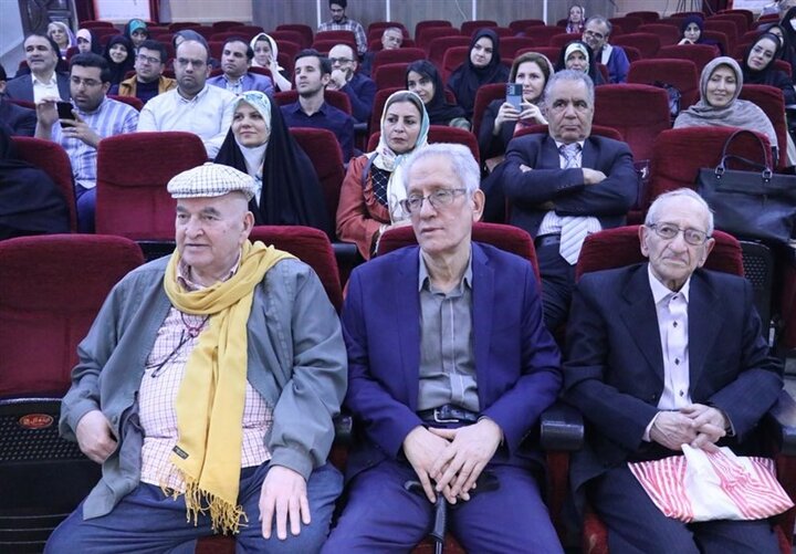 إيران.. إقامة مراسم تكريم الدكتور "نادر نظام طهراني"