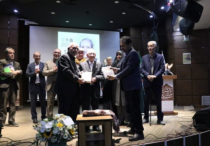 إيران.. إقامة مراسم تكريم الدكتور "نادر نظام طهراني"