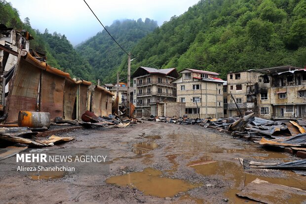 روایتی از جدال یک هفتهای «یاس و امید» در دهکده چوبی سوخته شفت