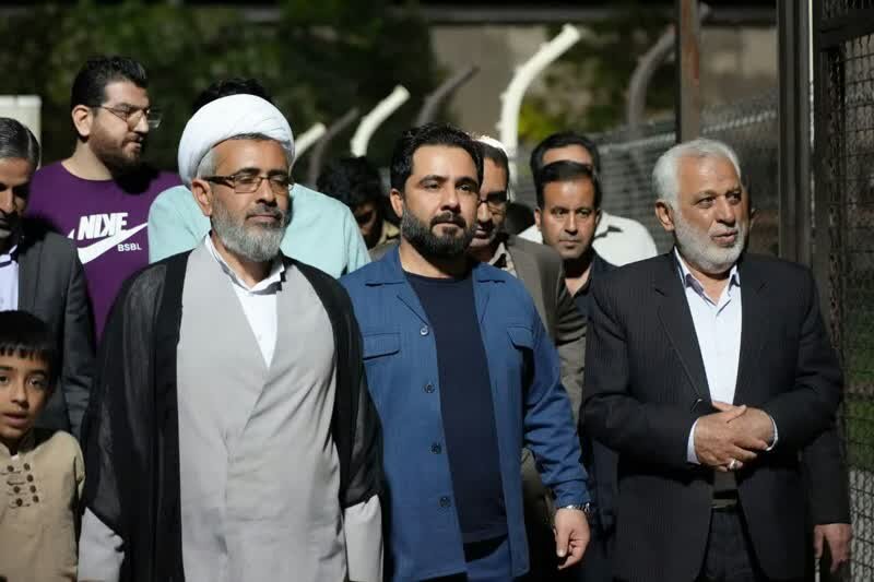 استاندار لرستان به تماشای بازی فوتبال خیبر و شهرداری آستارا رفت