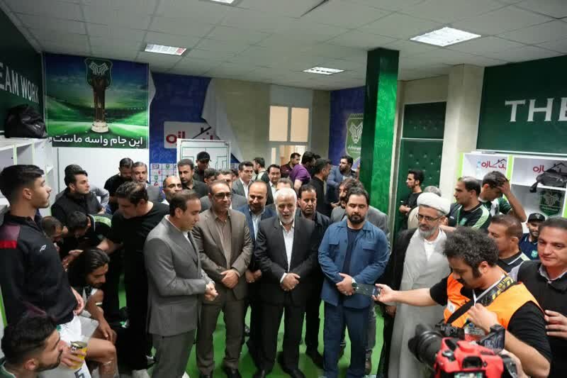 استاندار لرستان به تماشای بازی فوتبال خیبر و شهرداری آستارا رفت