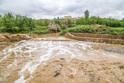 سیلاب شدید در غلامان و پل یوقان برج ورودی سد غلامان جاری شده است