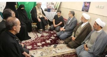 رییس بنیاد شهید و امور ایثارگران با خانواده شهید قمی کنسولگری ایران دیدار کرد