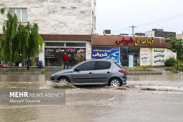 بارش شدید باران در <a href='https://sayeb.ir/tag/%d8%a8%d8%ac%d9%86%d9%88%d8%b1%d8%af'>بجنورد</a>