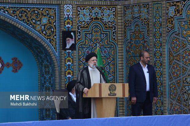 الرئيس الإيراني يزور محافظة قم + صور