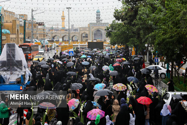 حرم مطهر امام رضا(ع) در شب میلاد جوادالائمه (ع) گلباران میشود