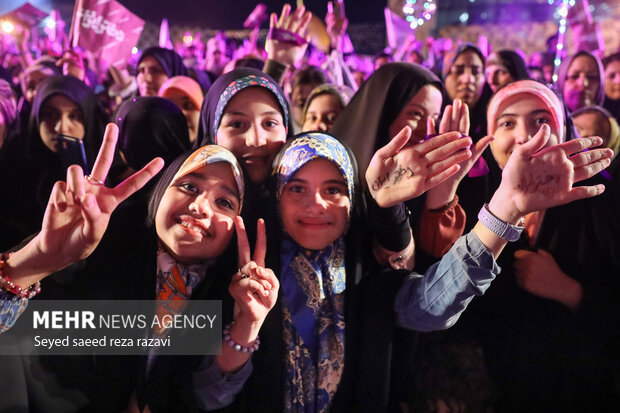 جشن بزرگ دختر ایران در میدان آیینی امام حسین تهران برگزار شد