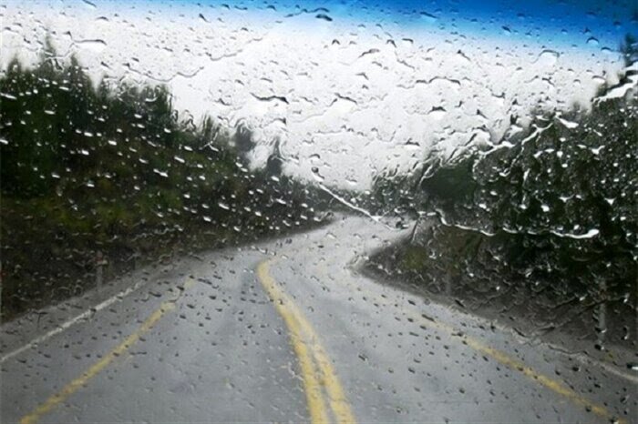 بارش باران در جاده های ۵ استان کشور/ محور فیروزکوه مسدود است