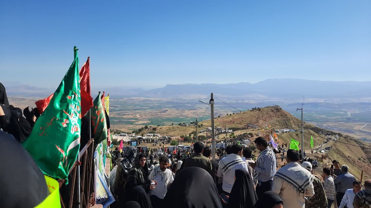 آنچه در صعود ۵۰ هزار نفری به «خانقاه عرفان» گذشت + عکس و فیلم آنچه درصعود ۴۵ هزار نفری به «خانقاه عرفان» گذشت+عکس و فیلم