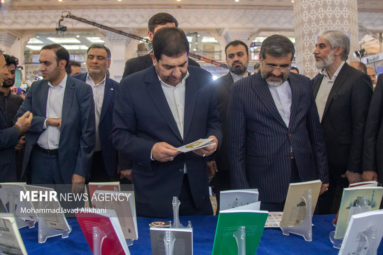 في زيارة لمعرض طهران الدولي للكتاب.. مخبر: الحكومة تدعم صناعة النشر