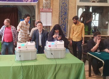 آغاز فرایند رای گیری دور دوم انتخابات مجلس در ۱۵ استان