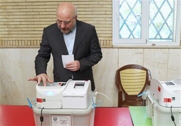 بعد الادلاء بصوته في الانتخابات... قاليباف: التصويت حق للجميع