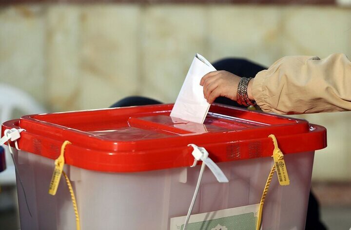 صف مردم قائمشهر در پای صندوق رای