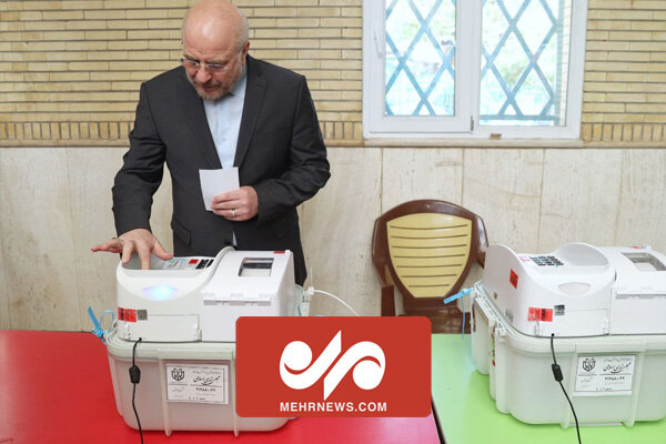 رای دادن الکترونیکی قالیباف در دور دوم انتخابات مجلس شورای اسلامی رای دادن الکترونیکی قالیباف در دور دوم انتخابات مجلس شورای اسلامی