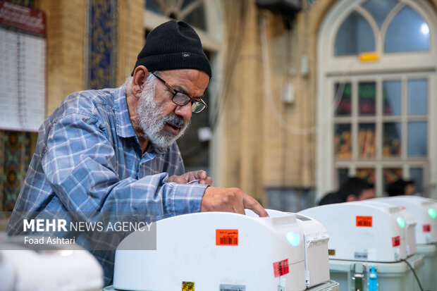 انتخابات مرحله دوم مجلس شورای اسلامی در مسجد لرزاده